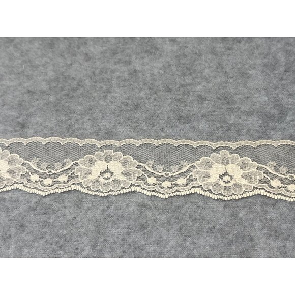 Vintage Ivory Floral Lace Trim 2 yards + 16" Scalloped Edge 1.25" wide Sewing Cr - Picture 1 of 6